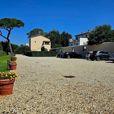 La Villa Apartments Tinaia - Excellent For Sardegna & Corsica - 6-8 Beds - Private Parking Included With Camera Livourne Extérieur photo