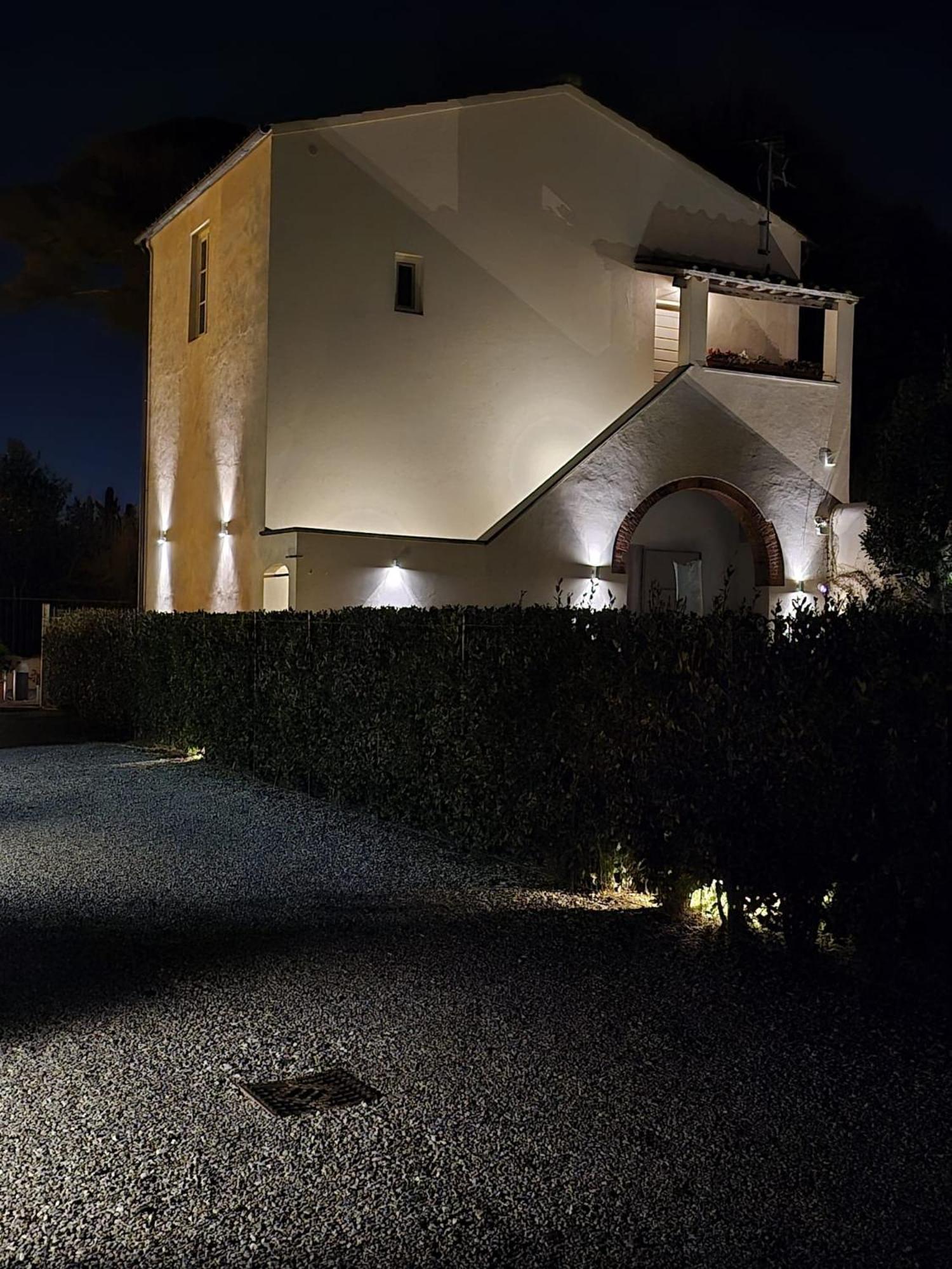 La Villa Apartments Tinaia - Excellent For Sardegna & Corsica - 6-8 Beds - Private Parking Included With Camera Livourne Extérieur photo