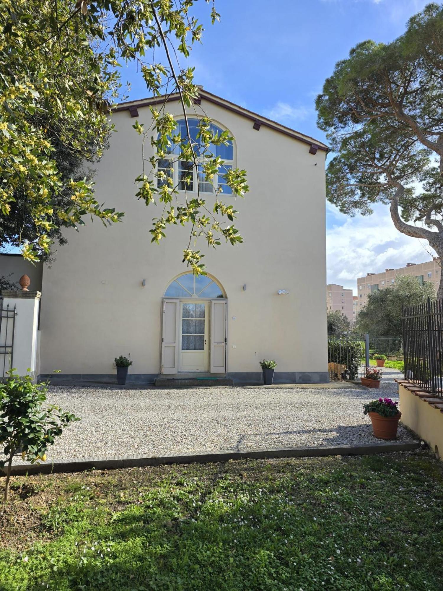 La Villa Apartments Tinaia - Excellent For Sardegna & Corsica - 6-8 Beds - Private Parking Included With Camera Livourne Extérieur photo