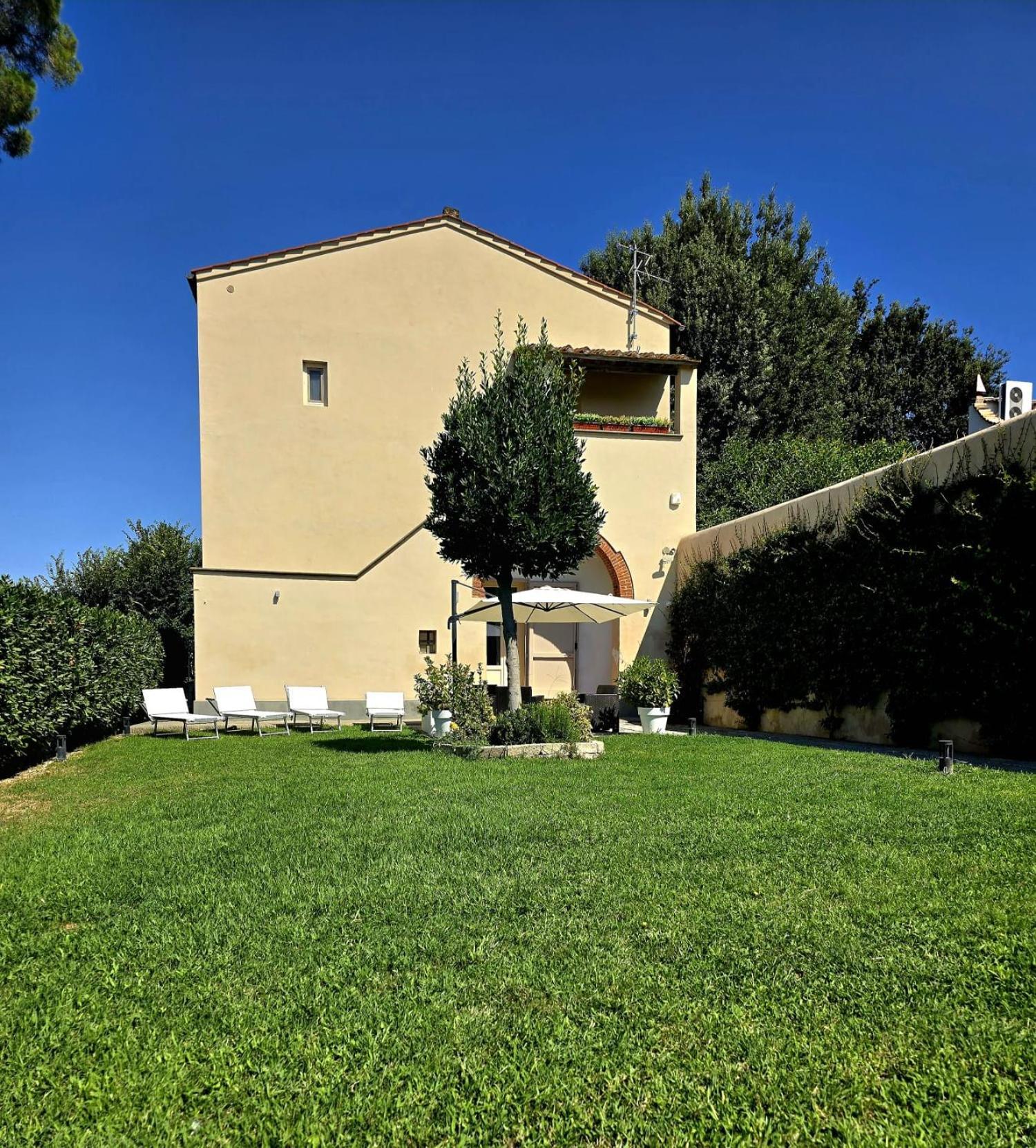 La Villa Apartments Tinaia - Excellent For Sardegna & Corsica - 6-8 Beds - Private Parking Included With Camera Livourne Extérieur photo